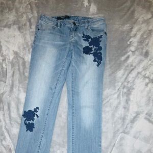 😎😎SIMPLY VERA FLORAL APPLIQUÉ JEANS